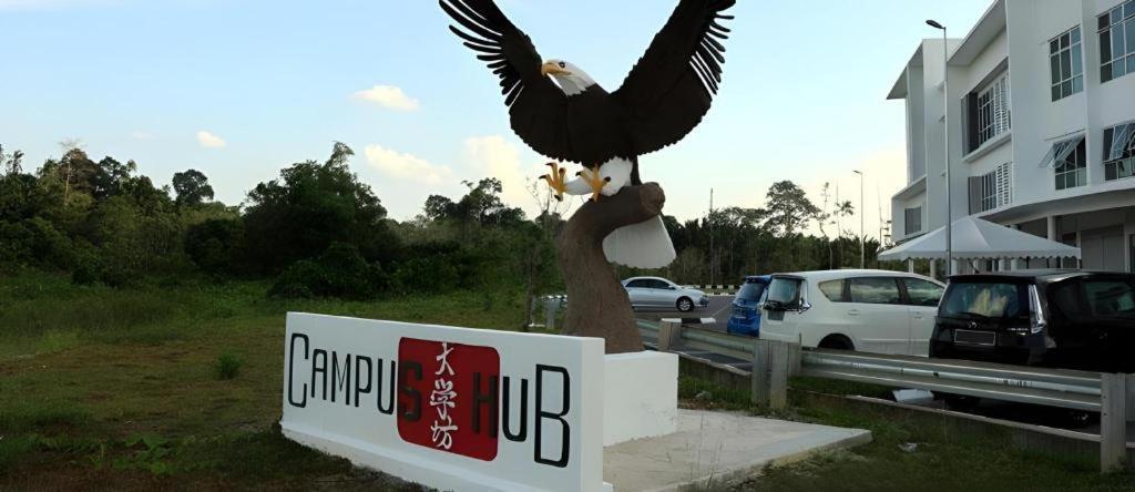 Place2Stay @ Campus Hub Kuching Esterno foto